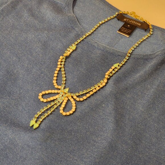 Excellent!! Gold-Toned Cupid’s Bow Blue-White Iridescent Rhinestone Necklace - Picture 9 of 10